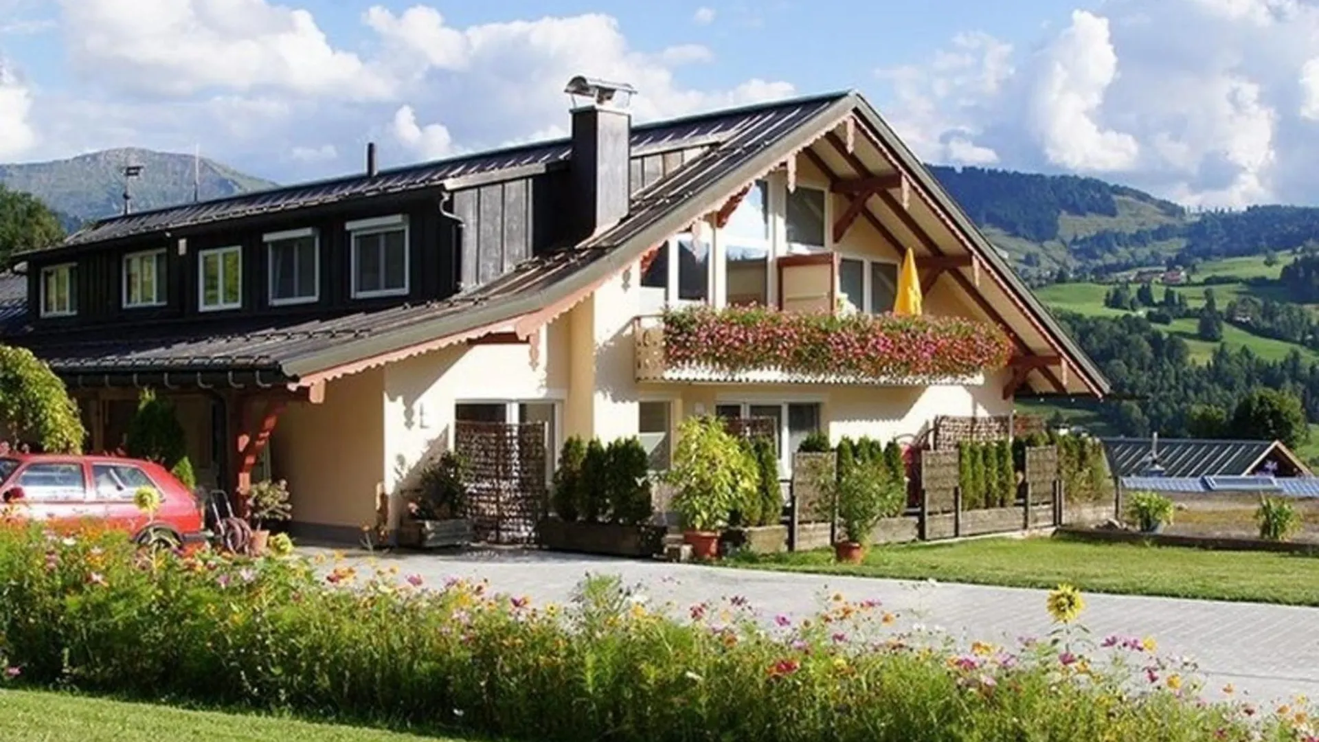 Ferienwohnung Bergblick, Haus Wilfer, Oberstaufen Plus Apartment
